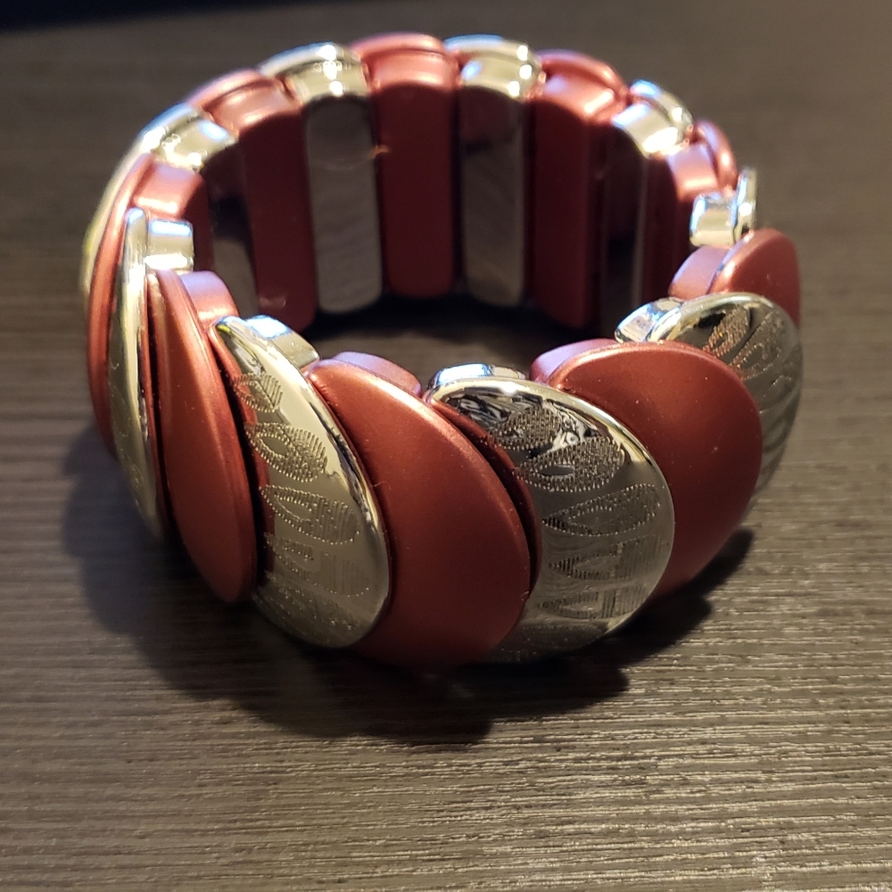 Silver and reddish pink braclet